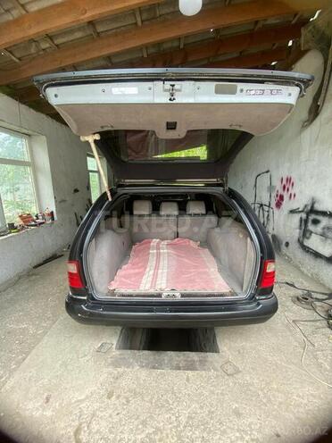 Mercedes E 240-2