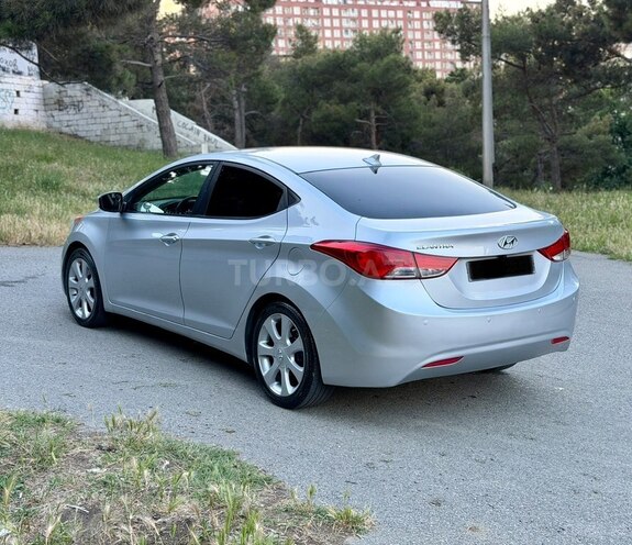 Hyundai Elantra-5