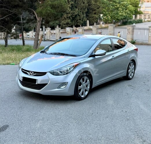 Hyundai Elantra-3