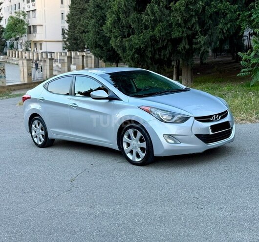 Hyundai Elantra-2