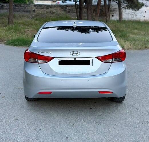 Hyundai Elantra-7