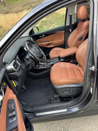 Kia Sorento-8