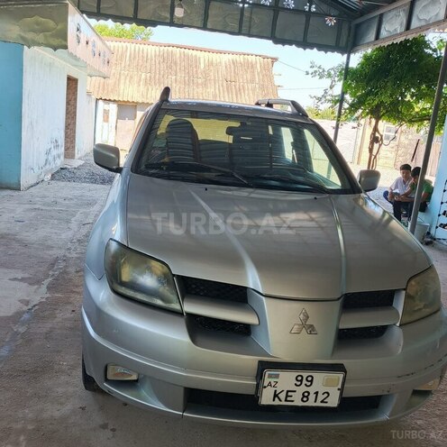 Mitsubishi Outlander-1