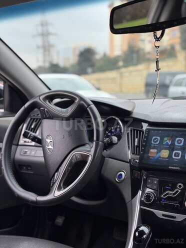 Hyundai Sonata-6