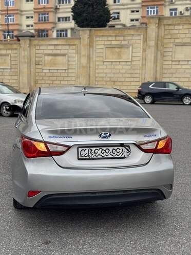 Hyundai Sonata-5