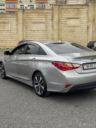 Hyundai Sonata-4