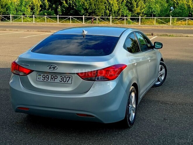 Hyundai Elantra-3