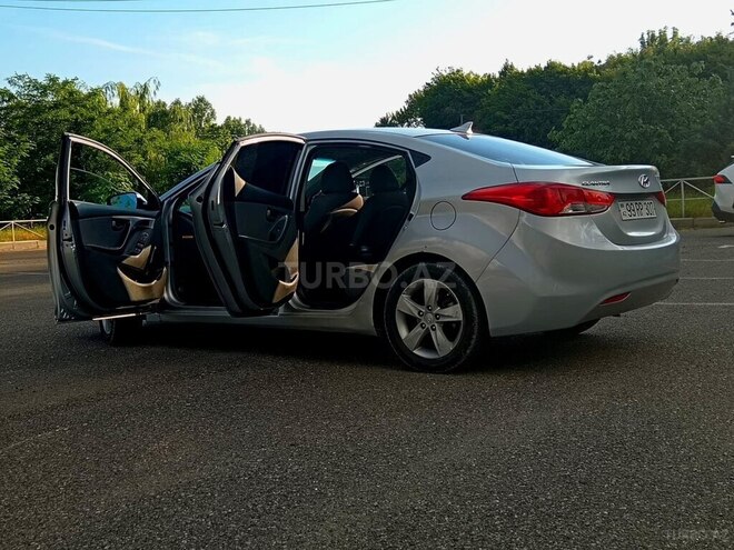 Hyundai Elantra-5