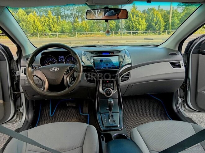 Hyundai Elantra-6