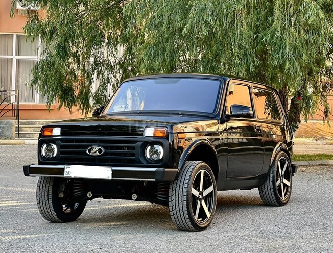 LADA (VAZ) Niva-8