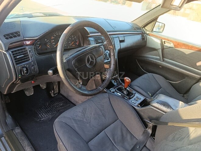 Mercedes E 220-8
