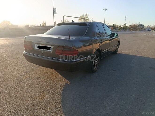 Mercedes E 220-4