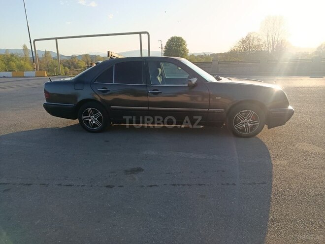 Mercedes E 220-3