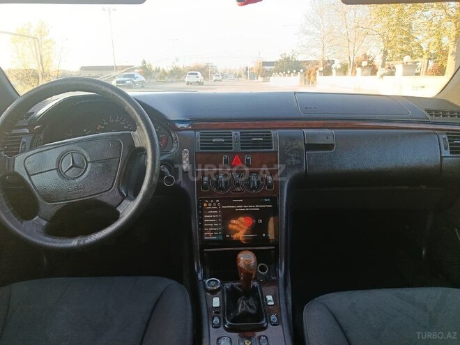 Mercedes E 220-7