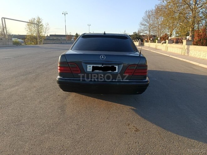 Mercedes E 220-5