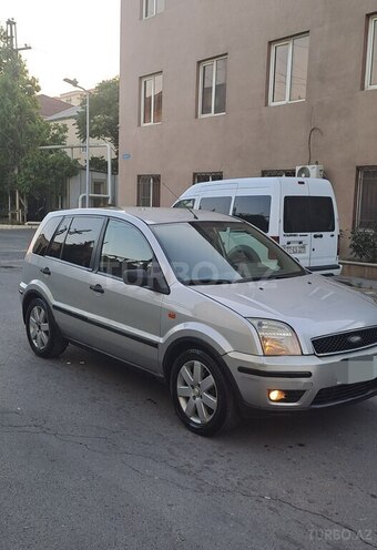 Ford Fusion-3