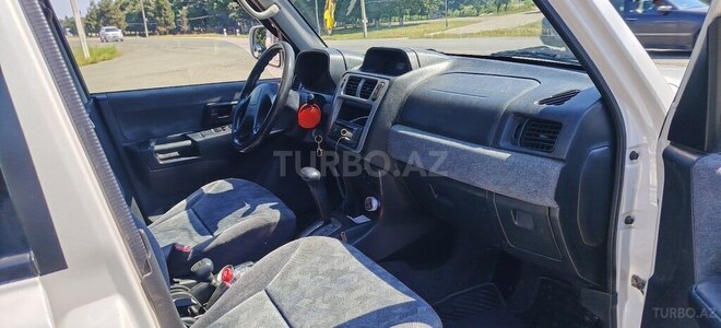 Mitsubishi Pajero io-7