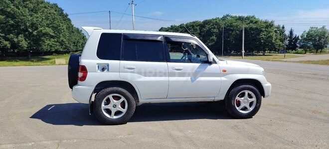 Mitsubishi Pajero io-9