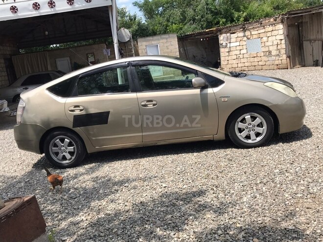 Toyota Prius-5