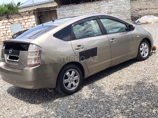 Toyota Prius-4