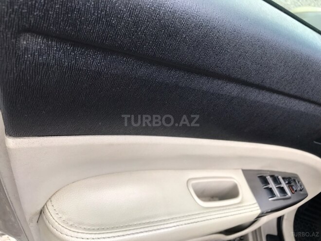 Toyota Prius-13