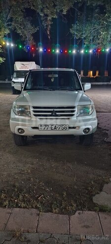 Mitsubishi Pajero io-11