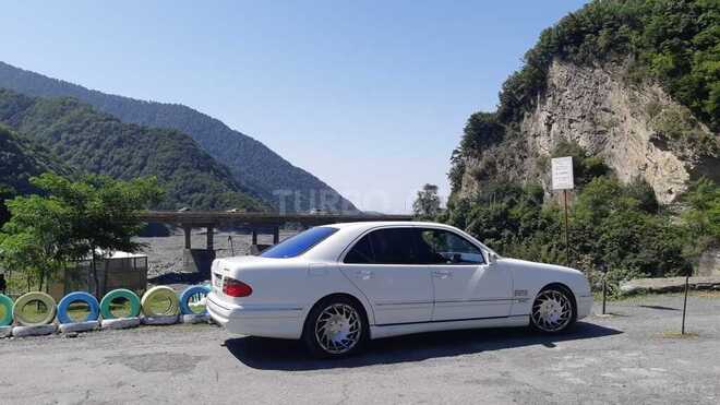 Mercedes E 320-8