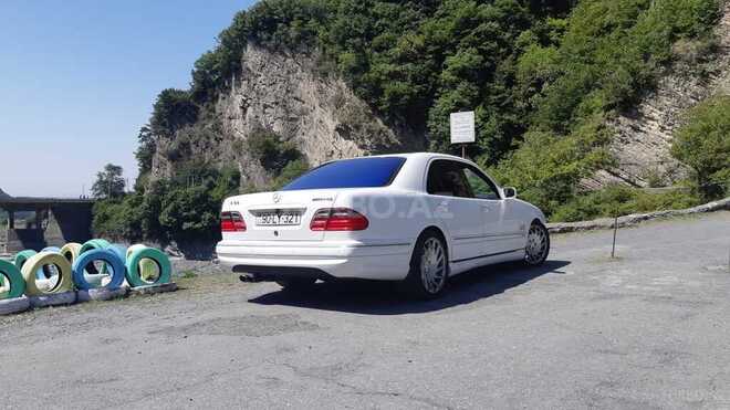 Mercedes E 320-9