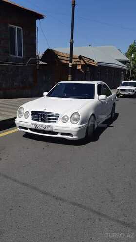 Mercedes E 320-1