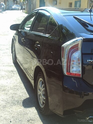 Toyota Prius-5