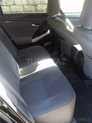 Toyota Prius-8