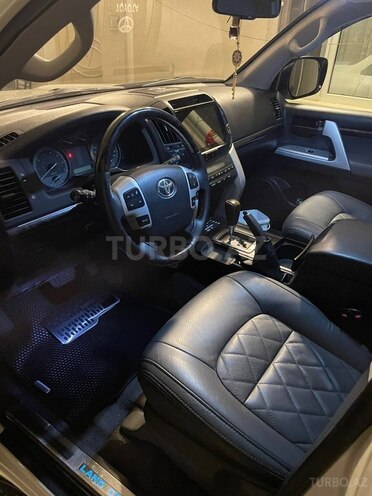Toyota Land Cruiser-8