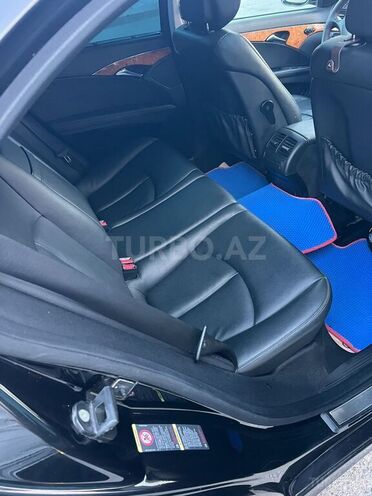 Mercedes E 220-11