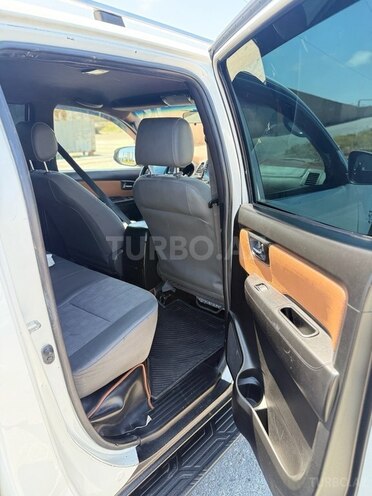 Toyota Hilux-10
