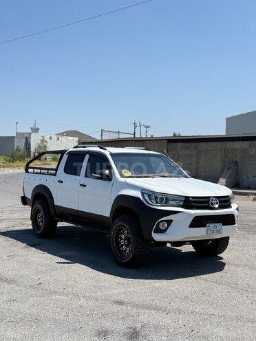 Toyota Hilux-2