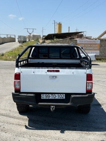 Toyota Hilux-5