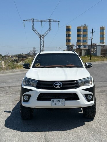 Toyota Hilux-1