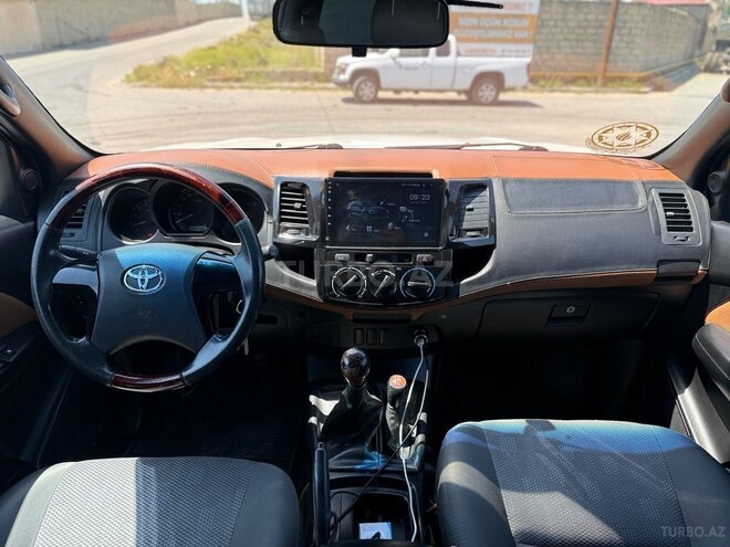 Toyota Hilux-14