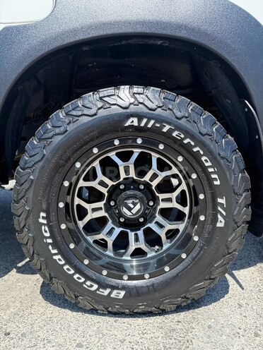 Toyota Hilux-9