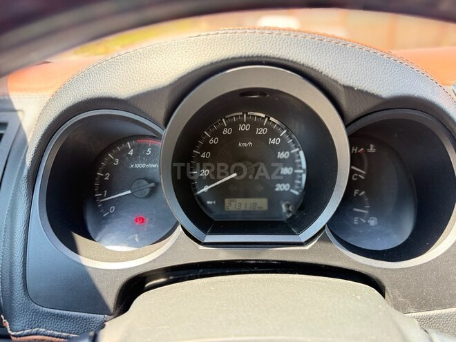 Toyota Hilux-16