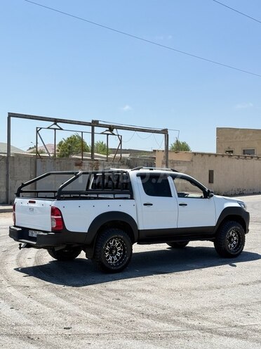 Toyota Hilux-4