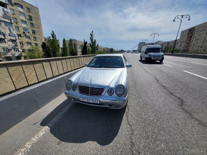 Mercedes E 280-1