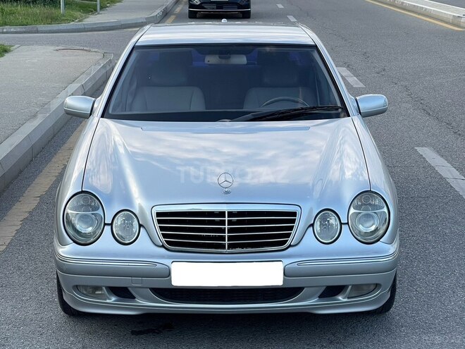 Mercedes E 270-1