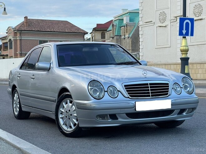 Mercedes E 270-2