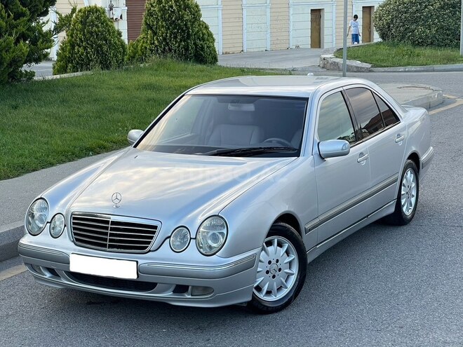 Mercedes E 270-3