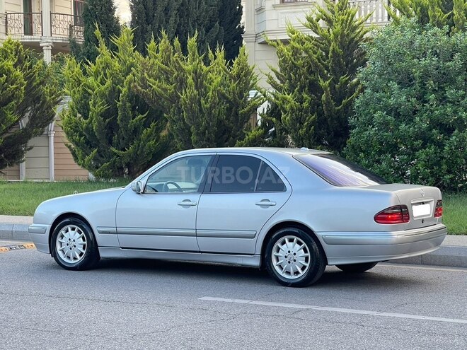 Mercedes E 270-7