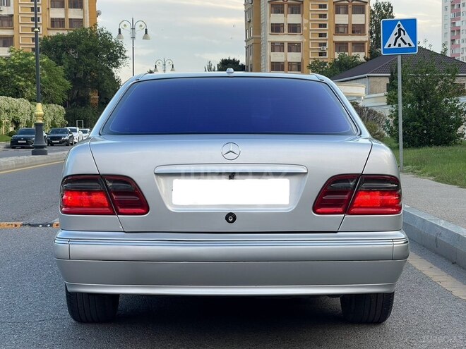 Mercedes E 270-4