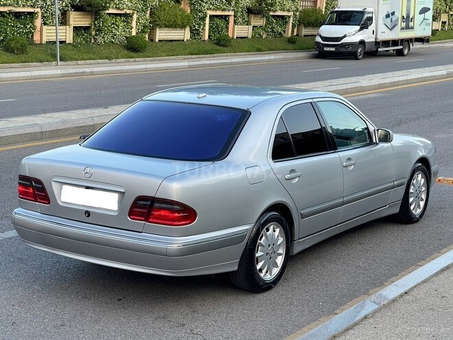 Mercedes E 270-5