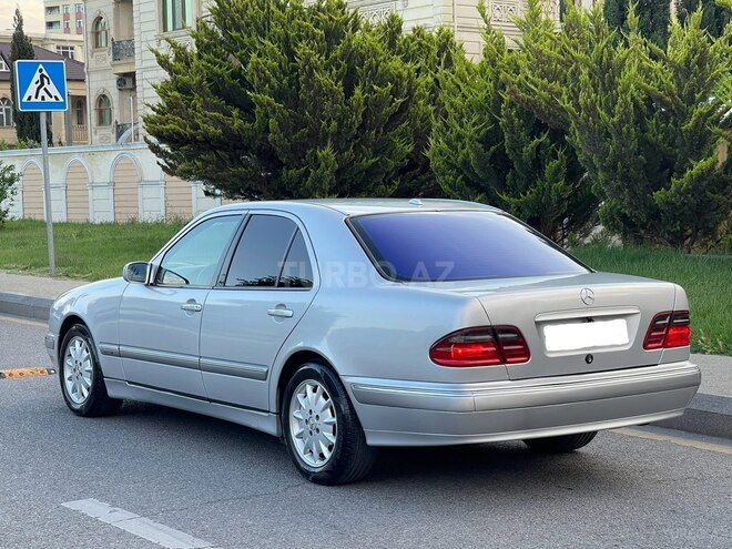 Mercedes E 270-6