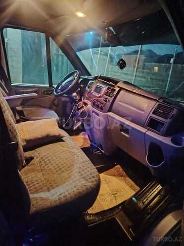 Ford Transit-6